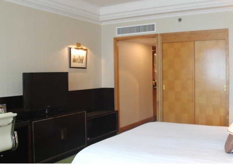 Renaissance Shenzhen Luohu Hotel Buitenkant foto
