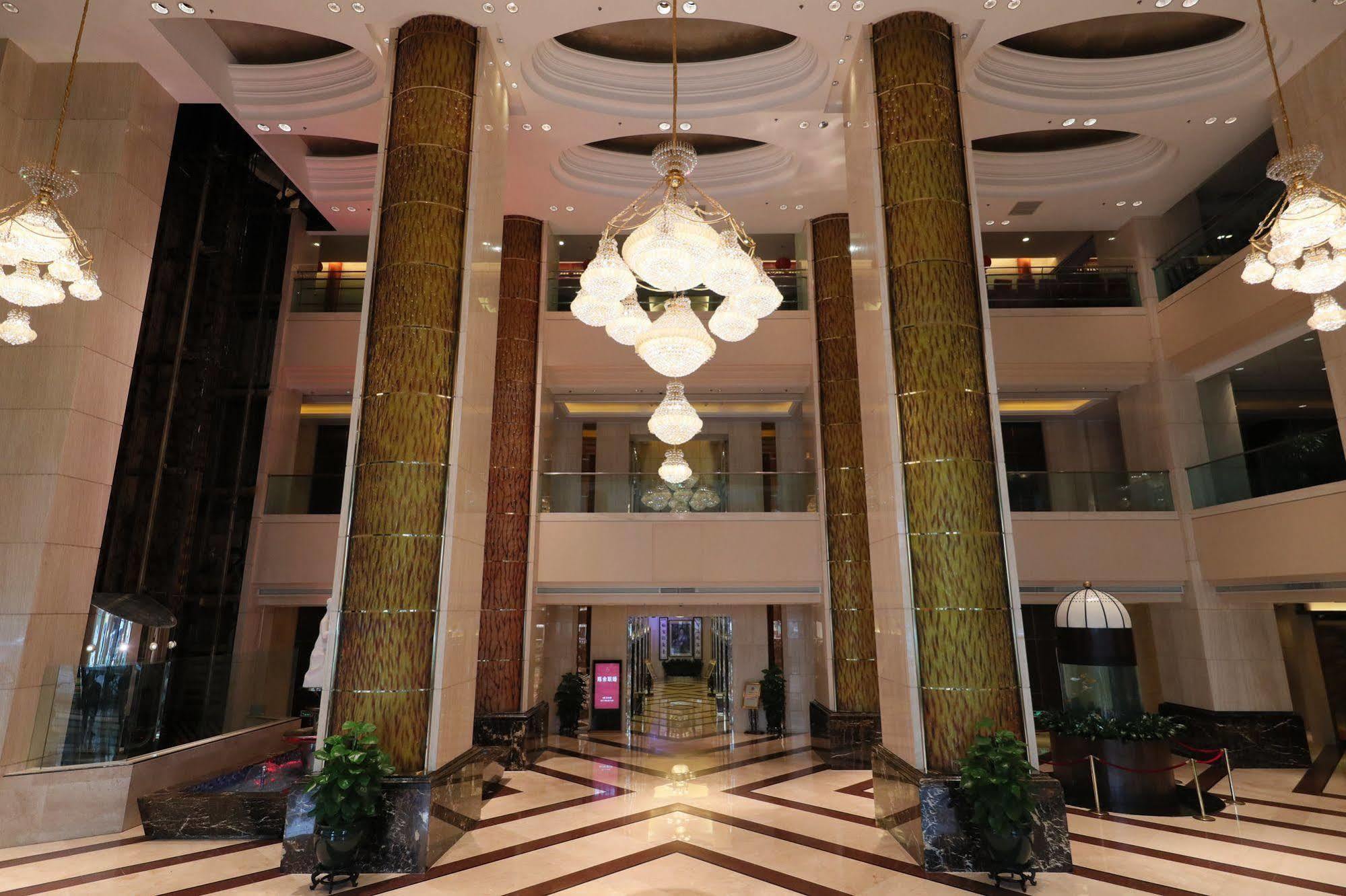 Renaissance Shenzhen Luohu Hotel Buitenkant foto